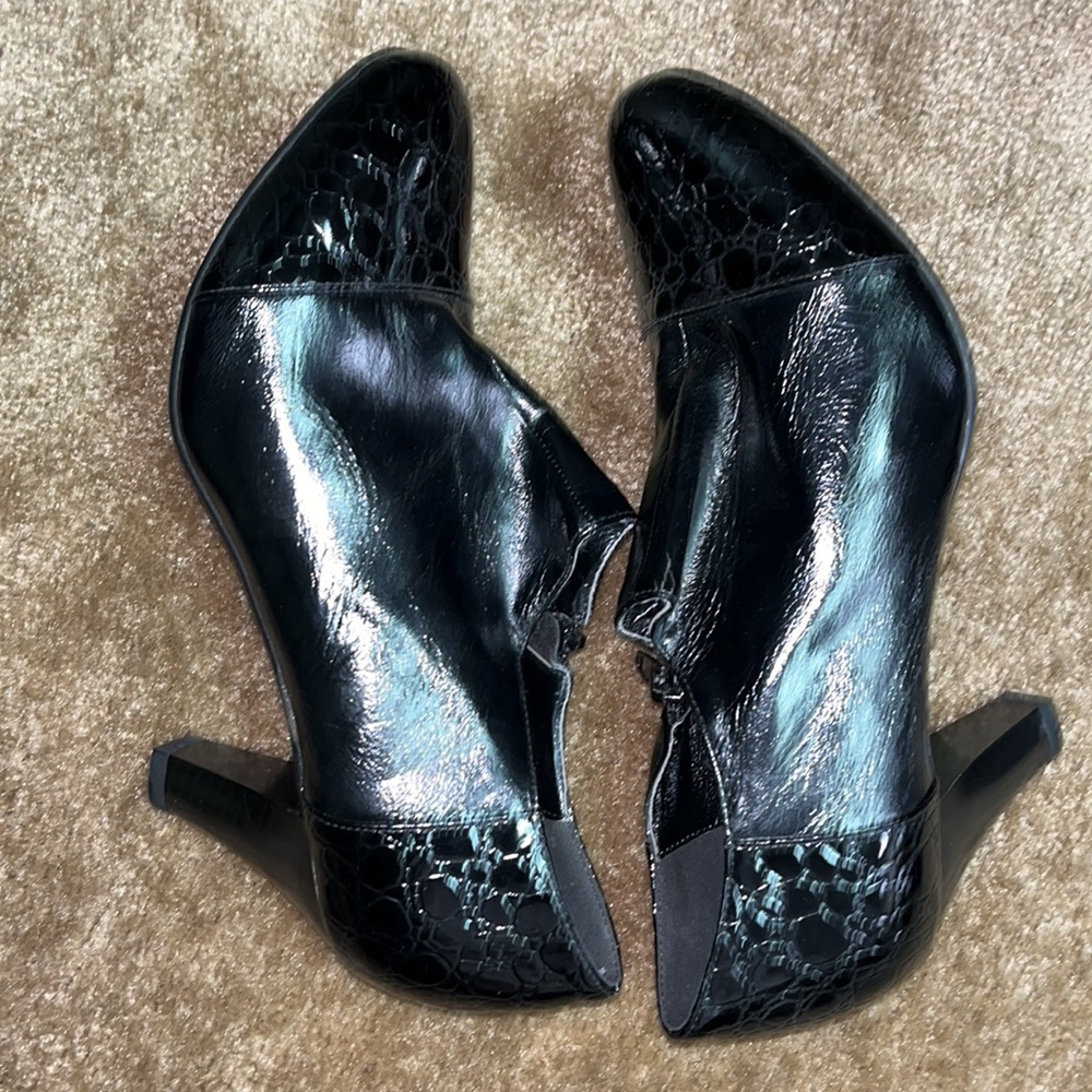 Monroe and Main Ankle Boots - Picture 5 of 5